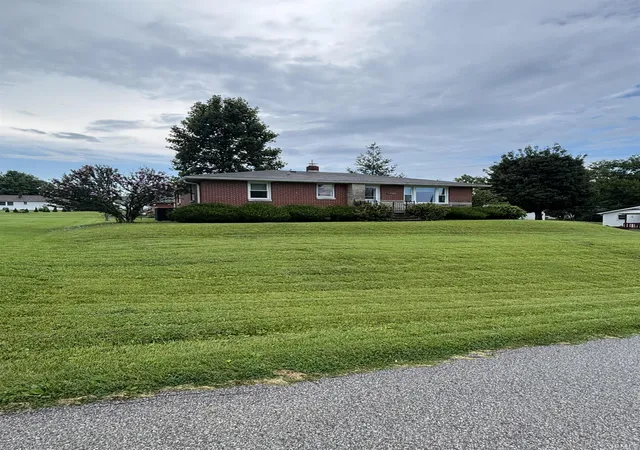 Photo 3 of Manufactured home for sale at 501 E Florence St, Salem, IN 47167 | MLS# 202628909 | Listing updated on 2026-09-16
