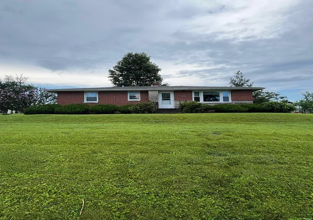 Photo 4 of Manufactured home for sale at 501 E Florence St, Salem, IN 47167 | MLS# 202628909 | Listing updated on 2026-09-16