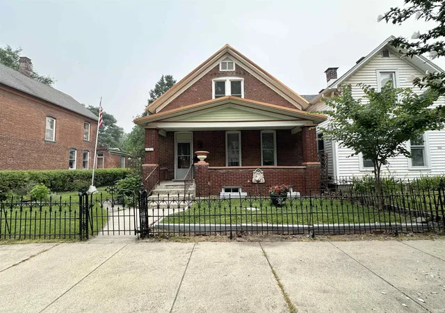 Photo 1 of Manufactured home for sale at 527 Wagner St, Fort Wayne, IN 46805 | MLS# 202628917 | Listing updated on 2026-09-12