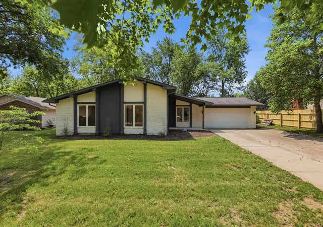 Photo 2 of Manufactured home for sale at 9529 Wolf River Pl, Fort Wayne, IN 46804 | MLS# 202628926 | Listing updated on 2026-07-19
