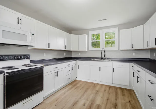 Photo 3 of Manufactured home for sale at 117 S Barclay St, Fairmount, IN 46928 | MLS# 202628929 | Listing updated on 2026-08-28