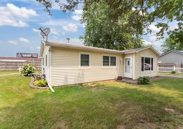 Photo 3 of Sale Pending at 406 Brave Ct, Kokomo, IN 46902 | MLS# 202628933 | Listing updated on 2026-07-22