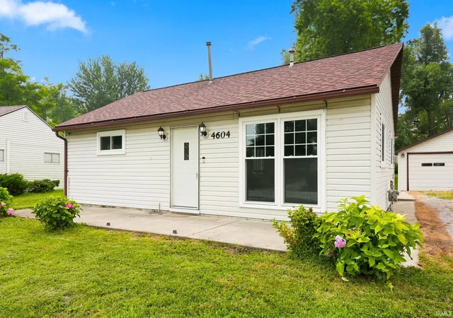 Photo 2 of Sale Pending at 4604 W Cedar Crst Cir, Fort Wayne, IN 46809 | MLS# 202628950 | Listing updated on 2026-07-20