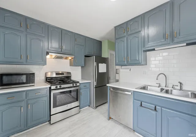 Photo 3 of Sale Pending at 4604 W Cedar Crst Cir, Fort Wayne, IN 46809 | MLS# 202628950 | Listing updated on 2026-07-20