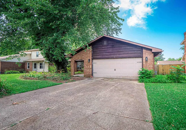 Photo 3 of Sale Pending at 6709 Lincoln Ave, Evansville, IN 47715 | MLS# 202628959 | Listing updated on 2026-07-30