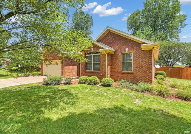 Photo 3 of Sale Pending at 2807 Janeway Dr, Mount Carmel, IL 62863 | MLS# 202628961 | Listing updated on 2026-09-02