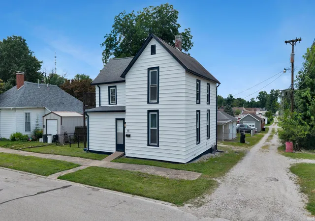 Photo 2 of Manufactured home for sale at 511 SW 1st Street, Washington, IN 47501 | MLS# 202628962 | Listing updated on 2026-09-09