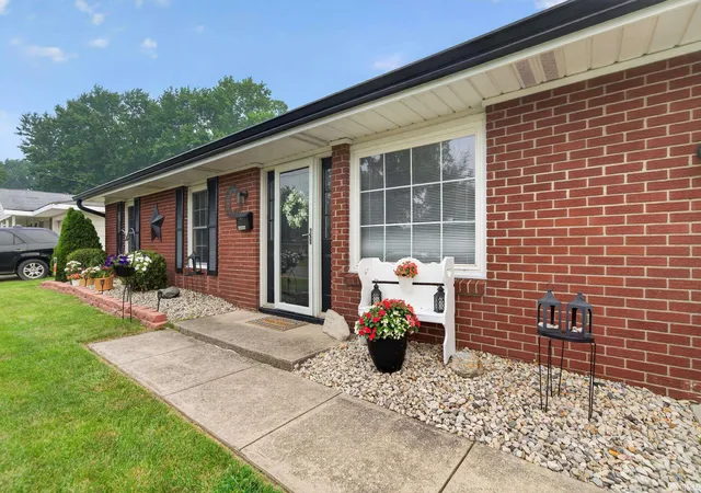 Photo 3 of Sale Pending at 1810 W Wilno Dr, Marion, IN 46952 | MLS# 202628969 | Listing updated on 2026-07-23