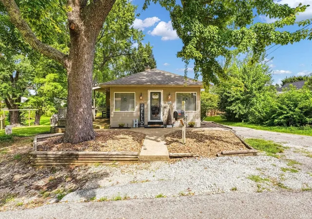 Photo 1 of Sale Pending at 623 Short St, Oakland City, IN 47660 | MLS# 202628976 | Listing updated on 2026-07-19