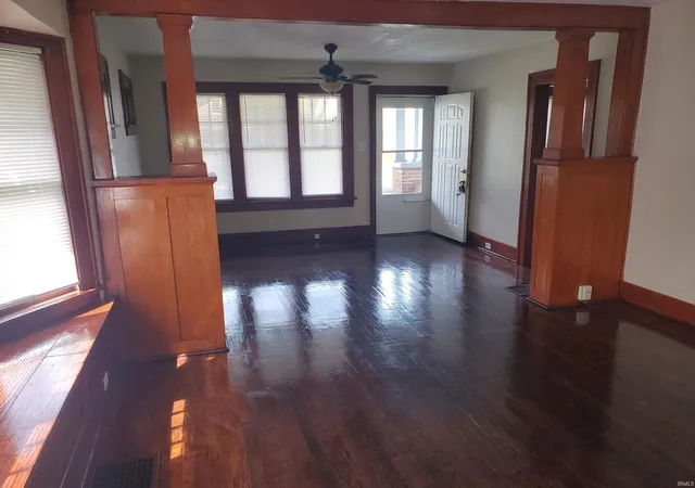 Photo 3 of Sale Pending at 128 E Irvington St, South Bend, IN 46614 | MLS# 202629011 | Listing updated on 2026-10-20