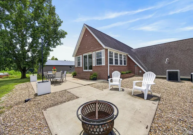 Photo 2 of Sale Pending at 924 South 1250, Loogootee, IN 47553 | MLS# 202629020 | Listing updated on 2026-08-30
