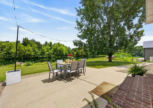 Photo 4 of Sale Pending at 924 South 1250, Loogootee, IN 47553 | MLS# 202629020 | Listing updated on 2026-08-30