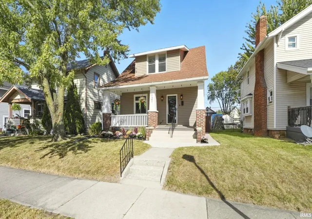 Photo 2 of Sale Pending at 121 E Branning Ave, Fort Wayne, IN 46806 | MLS# 202629037 | Listing updated on 2026-09-18
