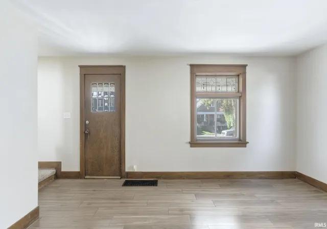 Photo 4 of Sale Pending at 121 E Branning Ave, Fort Wayne, IN 46806 | MLS# 202629037 | Listing updated on 2026-09-18