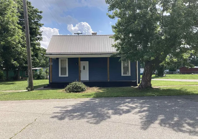 Manufactured home for sale at 122 W Elm St, Oakland City, IN 47660 | MLS# 202629068