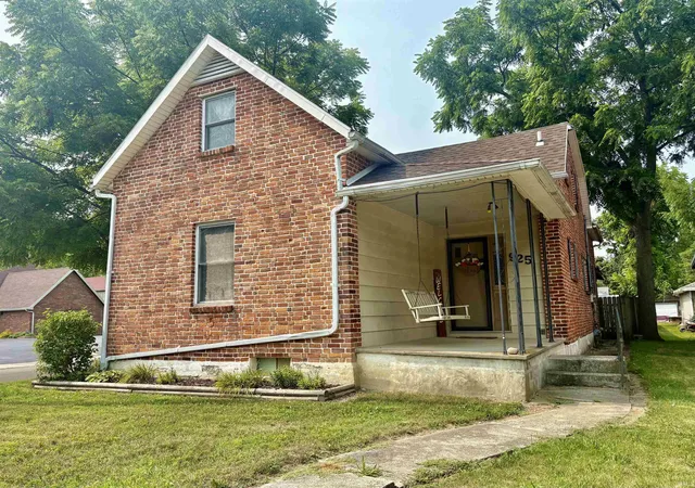 Photo 1 of Sale Pending at 925 W Washington St, Bluffton, IN 46714 | MLS# 202629084 | Listing updated on 2026-08-21