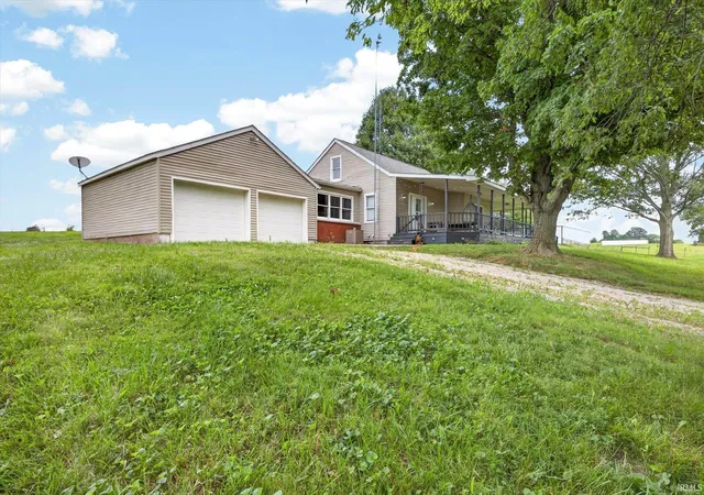 Photo 2 of Sale Pending at 3192 W 100 South Rd, Bloomfield, IN 47424 | MLS# 202629087 | Listing updated on 2026-08-24