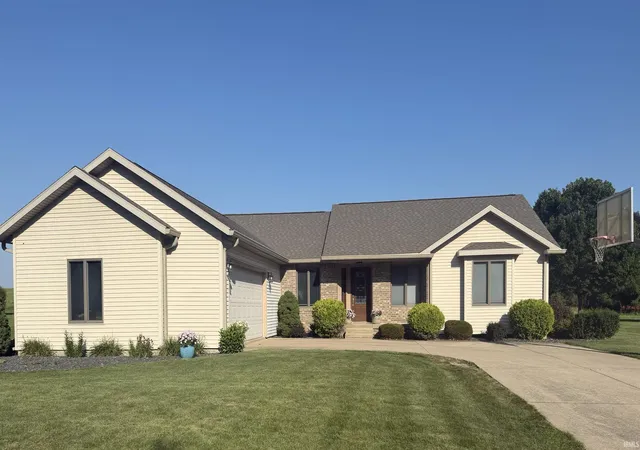Manufactured home for sale at 1633 N Royal Oaks Dr, Monticello, IN 47960 | MLS# 202629102