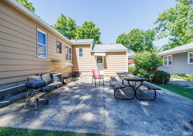 Photo 3 of Sale Pending at 409 S Swain Ave, Bloomington, IN 47401 | MLS# 202629115 | Listing updated on 2026-09-06