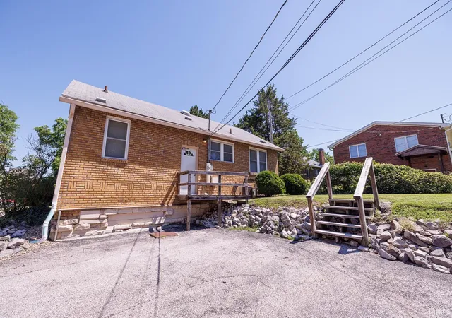 Photo 4 of Sale Pending at 1314 E Atwater Ave, Bloomington, IN 47401 | MLS# 202629122 | Listing updated on 2026-09-06