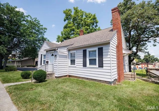 Photo 3 of Sale Pending at 1321 E Atwater Ave, Bloomington, IN 47401 | MLS# 202629126 | Listing updated on 2026-09-06