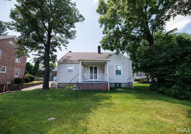 Photo 4 of Sale Pending at 1321 E Atwater Ave, Bloomington, IN 47401 | MLS# 202629126 | Listing updated on 2026-09-06