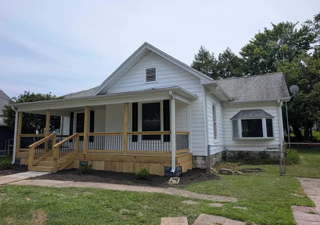 Photo 3 of Sale Pending at 9 E Flora St, Washington, IN 47501 | MLS# 202629156 | Listing updated on 2026-07-23