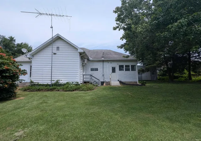 Photo 4 of Sale Pending at 9 E Flora St, Washington, IN 47501 | MLS# 202629156 | Listing updated on 2026-07-23