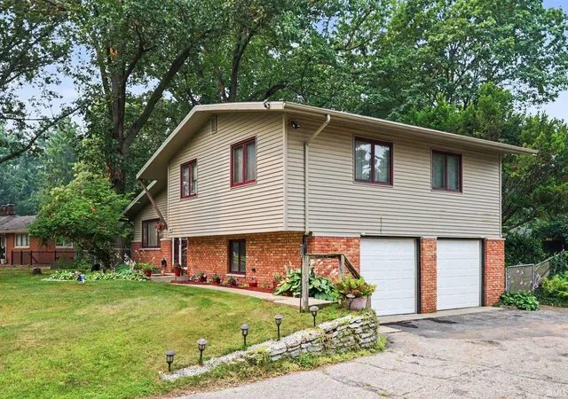 Photo 2 of Manufactured home for sale at 53175 Osage Dr, South Bend, IN 46637 | MLS# 202629165 | Listing updated on 2026-09-17