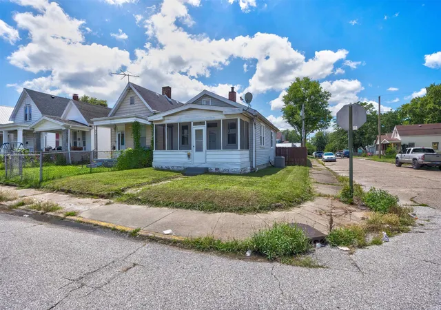 Photo 2 of Manufactured home for sale at 1220 Read St, Evansville, IN 47710 | MLS# 202629174 | Listing updated on 2026-09-14
