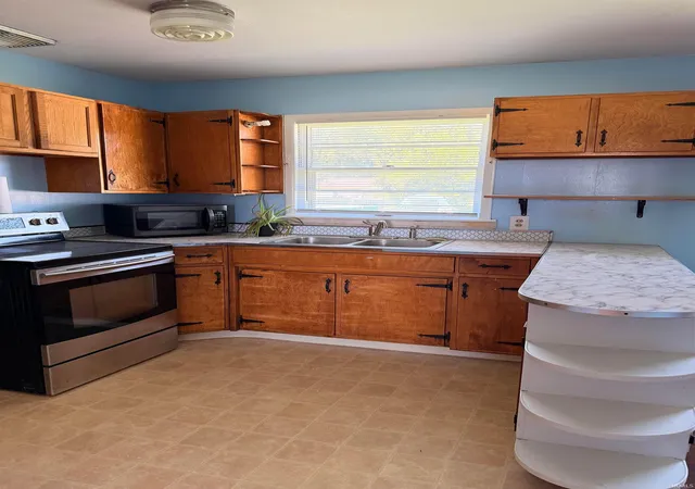 Photo 3 of Sale Pending at 2205 S Dixon Rd, Kokomo, IN 46902 | MLS# 202629176 | Listing updated on 2026-09-11