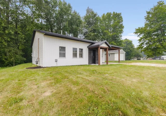 Photo 2 of Manufactured home for sale at 11509 N State Rd 13, Syracuse, IN 46567 | MLS# 202629180 | Listing updated on 2026-09-04