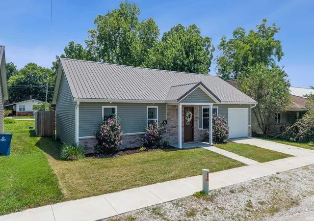 Photo 2 of Manufactured home for sale at 309 S Spring St, Odon, IN 47562 | MLS# 202629195 | Listing updated on 2026-09-10