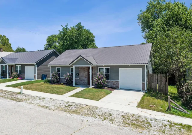 Photo 2 of Manufactured home for sale at 309 S Spring St, Odon, IN 47562 | MLS# 202629195 | Listing updated on 2026-09-10