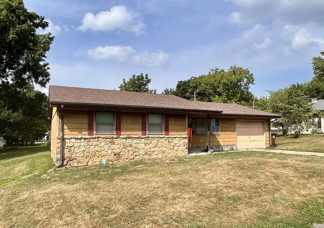 Photo 1 of Manufactured home for sale at 1009 W Walnut St, Brownstown, IN 47220 | MLS# 202629203 | Listing updated on 2026-08-26
