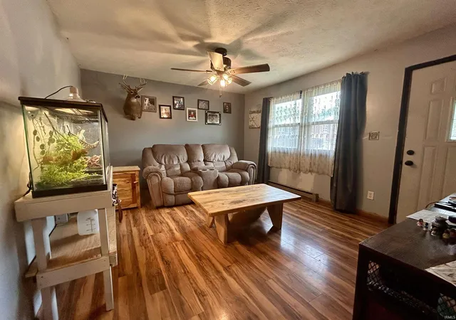 Photo 4 of Manufactured home for sale at 1009 W Walnut St, Brownstown, IN 47220 | MLS# 202629203 | Listing updated on 2026-08-26