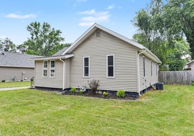 Photo 3 of Sale Pending at 1810 Maplehurst Ave, Mishawaka, IN 46545 | MLS# 202629216 | Listing updated on 2026-07-23