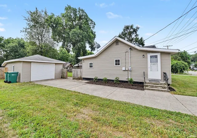 Photo 3 of Sale Pending at 1810 Maplehurst Ave, Mishawaka, IN 46545 | MLS# 202629216 | Listing updated on 2026-07-23