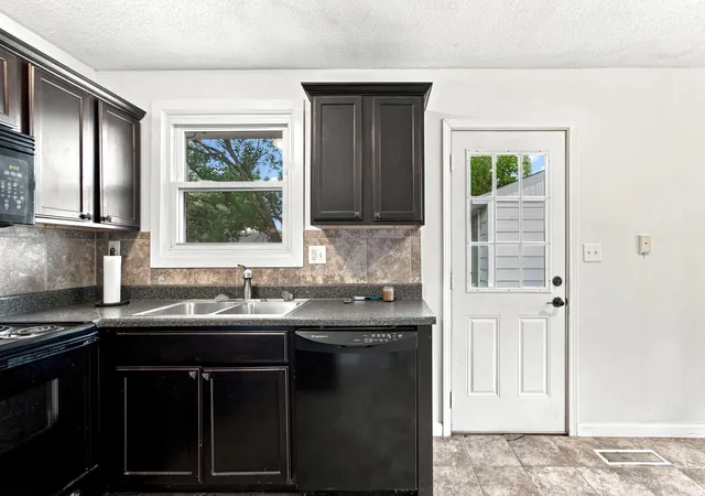 Photo 3 of Sale Pending at 2424 Oxford St, Lafayette, IN 47909 | MLS# 202629223 | Listing updated on 2026-08-25