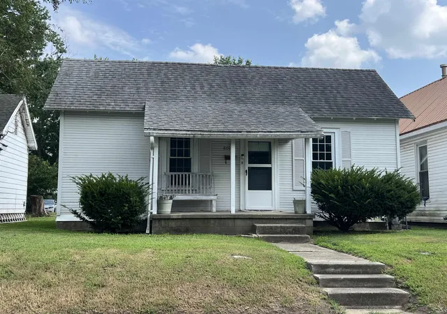 Photo 1 of Sale Pending at 809 N 12th Street, Vincennes, IN 47591 | MLS# 202629239 | Listing updated on 2026-08-04