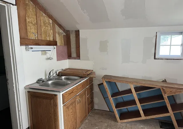 Photo 4 of Sale Pending at 809 N 12th Street, Vincennes, IN 47591 | MLS# 202629239 | Listing updated on 2026-08-04