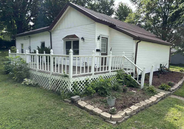 Manufactured home for sale at 1302 E Sycamore St, Petersburg, IN 47567 | MLS# 202629248