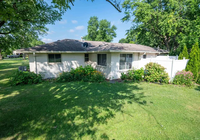 Photo 3 of Manufactured home for sale at 1926 Southwoods Rd, Anderson, IN 46012 | MLS# 202629260 | Listing updated on 2026-08-26
