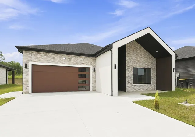 Manufactured home for sale at 7208 Starks Blvd, Fort Wayne, IN 46816 | MLS# 202629329
