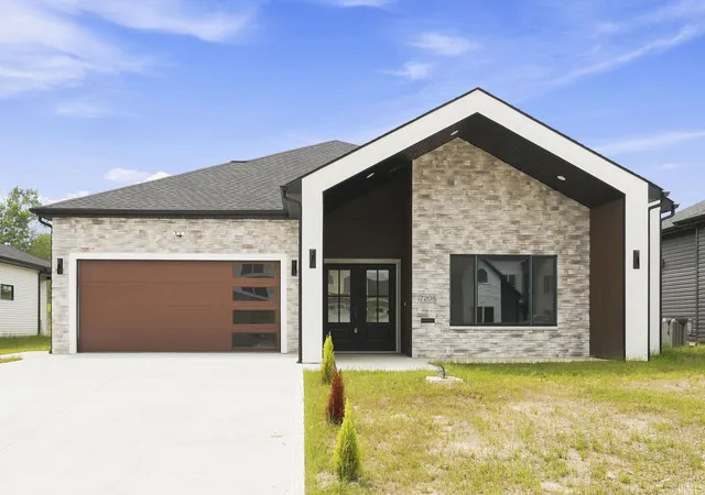 Photo 2 of Manufactured home for sale at 7208 Starks Blvd, Fort Wayne, IN 46816 | MLS# 202629329 | Listing updated on 2026-09-15
