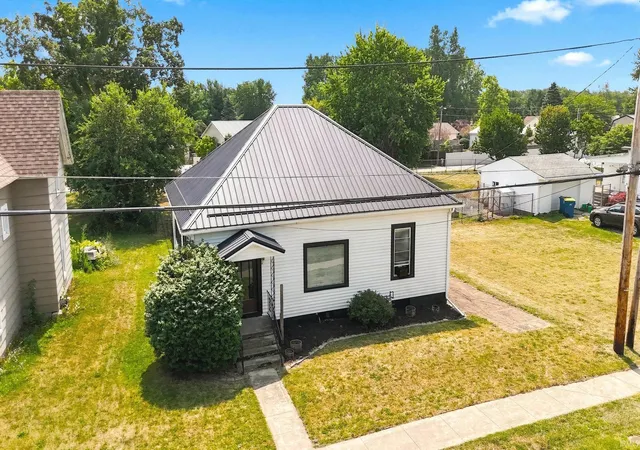 Manufactured home for sale at 602 S Wayne St, Hamilton, IN 46742 | MLS# 202629360