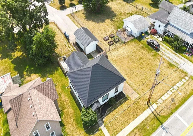 Photo 3 of Manufactured home for sale at 602 S Wayne St, Hamilton, IN 46742 | MLS# 202629360 | Listing updated on 2026-09-13