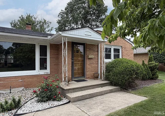 Photo 3 of Manufactured home for sale at 2521 Riverview Pl, Elkhart, IN 46516 | MLS# 202629387 | Listing updated on 2026-08-17