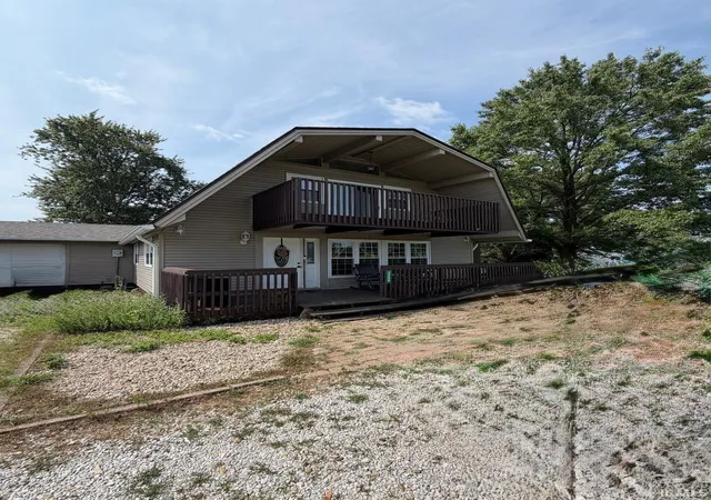 Photo 2 of Sale Pending at 3650 W 200 South Rd, Bloomfield, IN 47424 | MLS# 202629414 | Listing updated on 2026-07-23