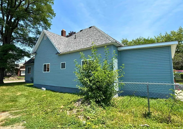 Photo 2 of Manufactured home for sale at 121 E Memorial Dr, Muncie, IN 47302 | MLS# 202629446 | Listing updated on 2026-07-22